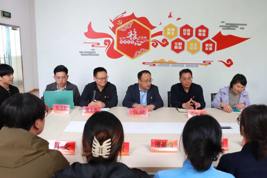 体育学院举行“倾听心声 共话成长”师生面对面座谈会