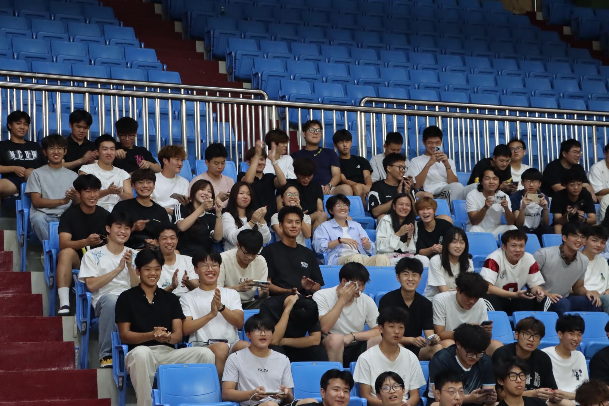 迎新晚会3.jpg 迎新晚会3.jpg